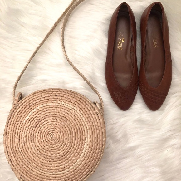 Brown Flats - Picture 2 of 3